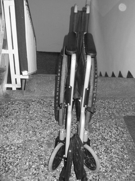 Scaun cu rotile pliabil,carucior dizabilitati handicap,carut senior batrani